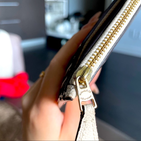 Authentic Coach card holder/card case - Picture 3 of 3